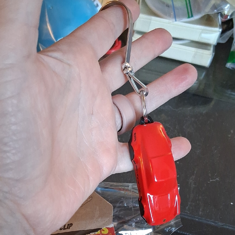 HOT WHEELS PORSCHE CARRERA CLIP KEYCHAIN